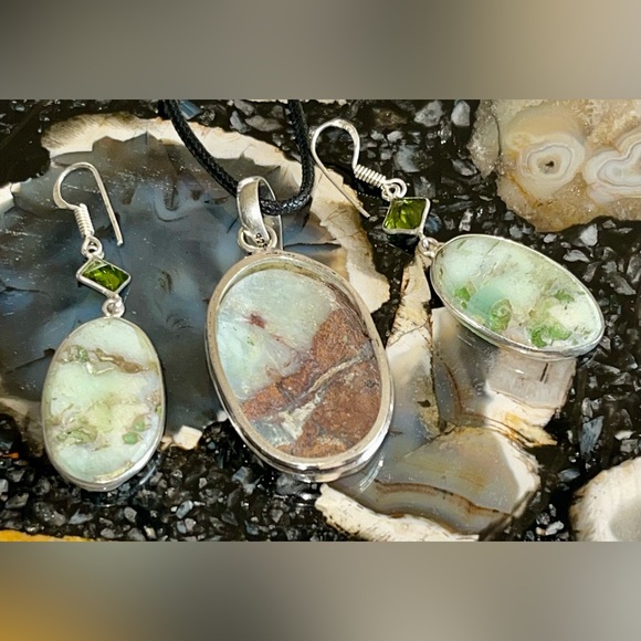 Chrysoprase Pendant & Earrings Set - Picture 12 of 17